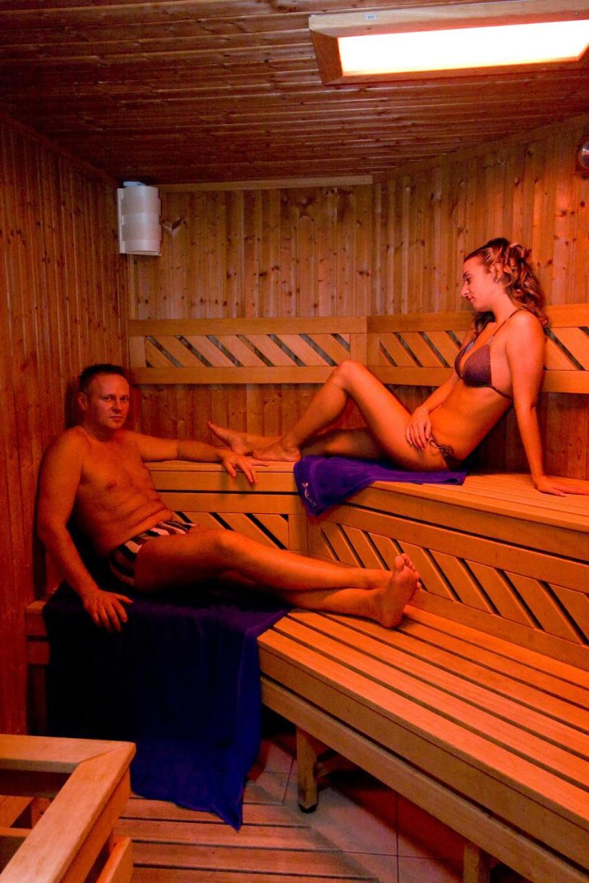 Hetkuti Wellness Hotel Es Lovaspark Mór 외부 사진